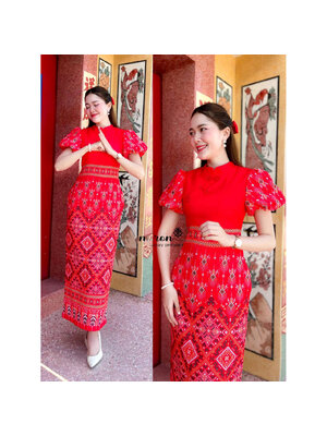 kudapy ชุดเดรสยาวสีแดง ชุดกี่เพ้าผ้าลายไทย อัดผ้ากาว ลวดลายสวยคมชัด ไตล์กี่เพ้า รับรองดูดีดู