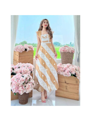 kudapy เดรสยาวสีน้ำตาลอ่อน ลูกไม้ แต่ง3ดี ผ้าทิ้งตัวทรงสวย