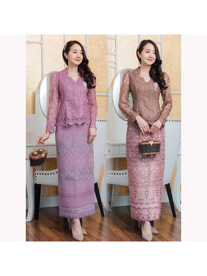 kudapy ชุดเซ็ทเสื้อลูกไม้พรีเมี่ยมคอดาว เนื้อผ้าลูกไม้ฝรั่งเศสสุดละมุน สั่งทอแบบพิเศษ มาพร้อมกับผ้าถุงผ้าไหมแพรวากาฬสินทร์สำเร็จรูปอัดกาวอย่างดี