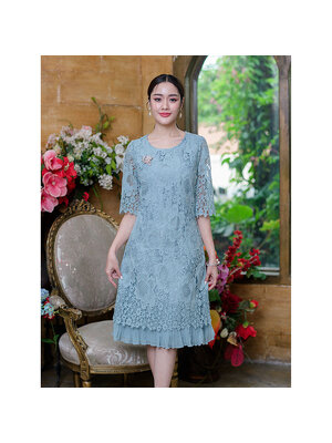 kudapy เดรสสั้นสีฟ้า ลุกไม้ทอลายดอกไม้เนื้อนิ่มลายสวยใส่สบาย เป็นงานแขนศอก เดรสทรงเรียบหรูใส่ง่าย แต่งชายกระโปรงพลีทด้านใน