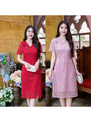 kudapy เดรสสั้นสีแดง/สีชมพู ผ้าลูกไม้ลายกุหลาบ ดีไซน์ทรงแขนสั้น เป็นทรงใส่ง่ายได้ทุกโอกาส หน้าอกตกแต่งดอกไม้