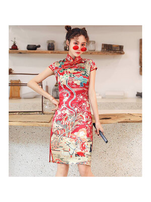 kudapy ชุดเดรสสั้นกี่เพ้าพิมพ์ลายตามแบบพื้นสีแดง ทรงสวย