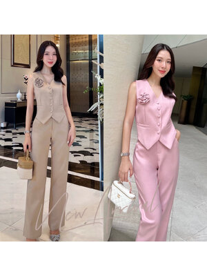 kudapy เซ็ทสูท กระดุมเป็นกระดุมปั้มใช้ผ้าเนื้อเดียวกันกับตัวชุด แถมฟรีเข็มกลัดดอกไม้ กางเกงทรงกระบอก ใช้ผ้าเดียวกันทั้งชุด