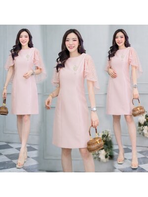 kudapy เดรสสั้นผ้าลูกไม้สีชมพู/สีทอ ปีกค้างคาวแต่งระบาย มีซับใน ชิปซ่อนหลัง