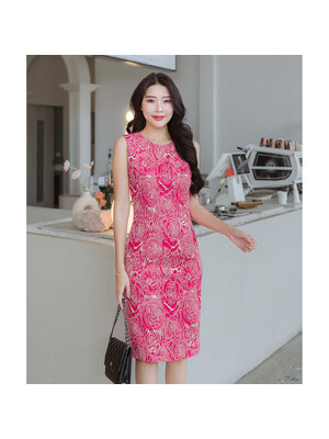 kudapy เดรสสั้นผ้าไหมทอลาย สีชมพูสด กลึงนูน ลายดอกกุหลาบ วาดลายทอง