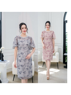 kudapy เดรสผ้าลูกไม้รุ่นนี้ผ้างานจริงจะสวยกว่าในรูปมากๆนะคะ เป็นงานผ้าลูกไม้เนื้อนิ่มทอผสมดิ้นทองอ่อนตามลายดอกไม้