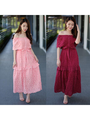 kudapy Maxi Dress ปาดไหล่ ลายลูกไม้ฉลุสีแดง สีโอรส ผ้าหนามากกก สีสวยขับผิวผ้าหนาทรงสวยเข้ารูป