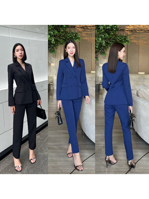 kudapy ชุดเซ็ทตัวเสื้อแต่งกระดุมด้านหน้า 4 เม็ด มีซับในทั้งชุด เย็บตีเกล็ดให้เข้ารูป ปลายแขนเสื้อแต่งกระดุม างเกงทรงกระบอกเล็ก 9 ส่วน ซิปกระดุมหน้า