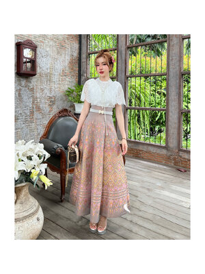 kudapy ชุดเซ็ท เสื้อลูกไม้นิ่ม แต่งระบายคลุมไหล่ งานอัดกาว กระโปรงทรงสวิง 7 ชิ้น ซิปหลัง ชายตลบผ้ากาวขึ้น เนื้อผ้าไหมแพรทิพย์