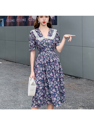 kudapy เดรสสั้นไปทะเล สีม่วงลายดอก คอวีแต่งปก แขนสั้น กระดุมหน้าเก็บเอวเข้ารูปทรงสวยมากค่ะ งานใส่พริ้วสบายค่ะ