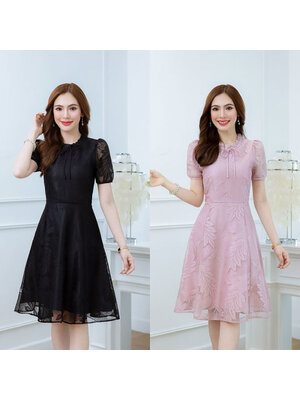 kudapy เดรสสั้นสีดำ/สีชมพู ผ้าลูกไม้ทอลายสวย ลูกไม้ทอลายใบไม้ จับจีบผูกโบว์ช่วงคอ สวยเรียบใส่ได้ตลอด