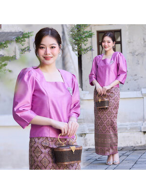 kudapy เซตออกงานสีม่วง คอเหลี่ยม แขนสามส่วน เสื้อผ้าไหม+ผ้าถุงทอลายกาฬสินทร์ ทบหน้า