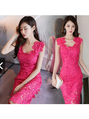 kudapy เดรสสั้นสีชมพูบานเย็น ลูกไม้ แขนกุดแต่งลูกไม้ตรงไหล่ ผ้าลูกไม้ลายดอกไม้สวยๆ ยืดหยุ่นได้เล็กน้อย ทรงเข้ารูป