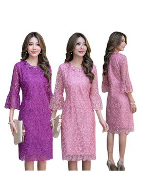 kudapy เดรสลูกไม้เนื้อเงาแขนสามส่วน สีม่วง สีชมพู ปลายแขนระบาย คอเสื้อแต่งเลื่อมเพิ่มความหรูหรา ผ้าสวยเกรดดี มีซับในทั้งชุด แต่งซิปหลัง