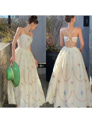 kudapy แมกซี่เดรสสายเดี่ยวร้อยหลัง กระโปรงจับจีบรอบตัว ทรงกระโปรงบาน เอวยางยืดหลัง เนื้อผ้า คอตตอนปัก