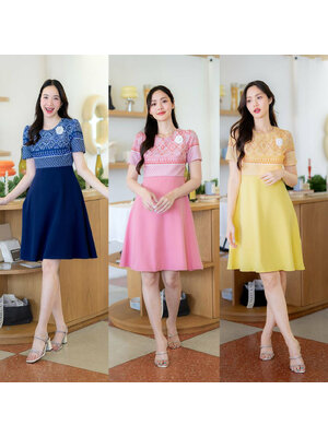 kudapy เดรสสั้นสีกรม/สีชมพู/สีเหลืออง ลายไทยกระโปรงทรงบาน