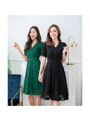 kudapy เดรสสีเขียว/สีดำ ผ้าญี่ปุ่นทอ มีลายในตัว ผ้าสวยเรียบหรูแต่งลูกไม้รอบคอ รอบแขน และรอบเอว