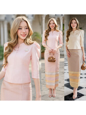 kudapy งานเสื้อผ้าไหมจิตลดาอัดกาวทั้งตัว ตัวเสื้อบุซับในพร้อมชิปซ่อนหลัง คอกลมผ่าหน้านิดหน่อยแต่งกระดุม ตัวแขนจับจีบ (เฉพาะเสื้อ)