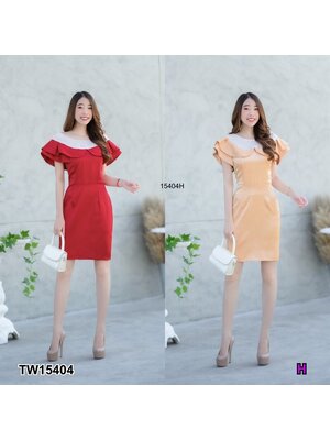 kudapy เดรสสั้นคอกลมแขนกุดสีครีม สีแดง แต่งระบายคลุมไหล่ ผ้าซาร่าเงาสีพื้น มีซิปด้านหลัง