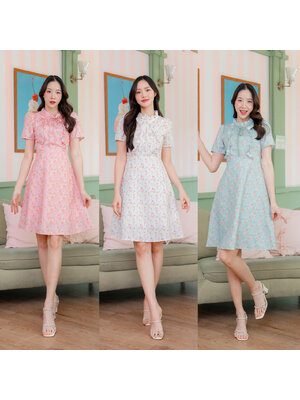 kudapy เดรสสั้นสีชมพู/สีขาว/สีเขียว ลายดอกผูกโบว์คอ