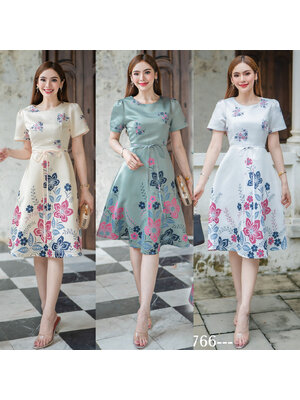 kudapy เดรสสั้นสีเขียว/สีขาว/สีครีม ผ้าSatin silk แขนสั้น เนื้อบางไม่หนา งานปริ้นลายดอก