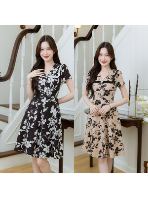 kudapy เดรสลายดอก มีดีเทลตีเกล็ดแต่งผ้าปักช่วงคอ ช่วงอกเป็นกระดุมแต่ง กระโปรงเย็บหลายชิ้นต่อกัน