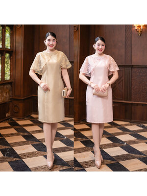 kudapy เดรสผ้าไหมญี่ปุ่นคอกลม แต่งแขนระบายลูกไม้ปักกริสเตอร์ ช่วงคอและแขน กระโปรงทรงสอบผ่าหลัง อัดกาวมีซับในทั้งตัว