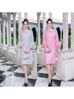 kudapy เดรสผ้าไหม แต่งลูกไม้ ดีไซน์แขนยาวปลายระบายสามชั้น ทางร้านให้ช่างดีไซน์เย็บปลายแขนซ่อนด้าย