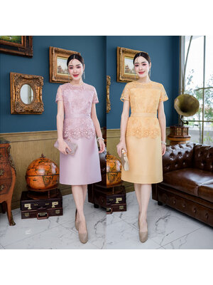 kudapy เดรสสั้นสีเหลืองทอง/สีชมพูอ่อน ผ้าไหมลูกไม้ ช่วงชายผ้าทอลายแบบระย้า งานดีไซน์เอวต่อระบาย แขนสั้นสวย