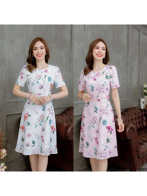kudapy เดรสสั้นสีขาว/สีชมพู ผ้าปั๊มพิมพ์ลาย ผ้าสวยเป็นผ้ามีเทคเจอร์ดอกนูนทั้งตัว ดีเทลแต่งลูกไม้ ช่วงอก และรอบเอว เพิ่มความสวยหวาน