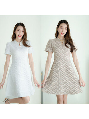 kudapy เดรสสั้นสีขาว/สีน้ำตาล ผ้าทอลายนูนแขนตุ๊กตา