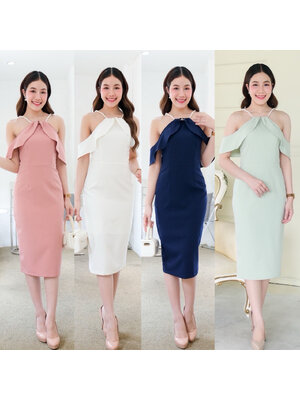 kudapy เดรสสั้น ทรงสอบ เว้าบ่า แต่งสายมุก กระโปรงสอบทรงดินสอ เก็บทรง ผ่าหลัง