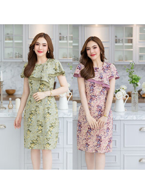 kudapy เดรสลายดอก เป็นดีไซน์คลุมไหล่เฉียงพับเป็นจีบ เป็นเลเยอร์สองชั้นกับผ้าพื้น สวยสดใสรับซัมเมอร์