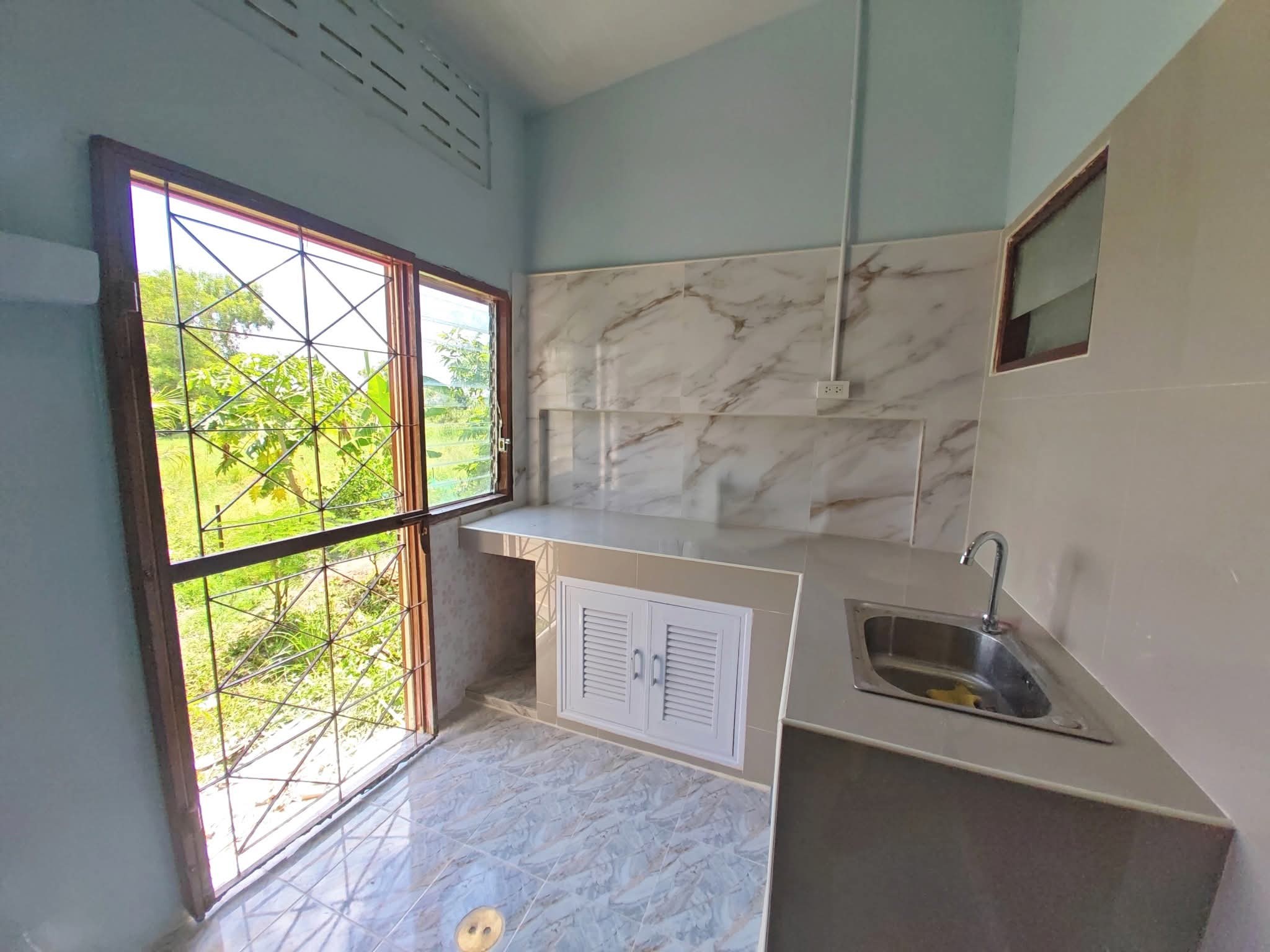 บ้านแสงตะวัน คลอง 11 ธัญบุรี ปทุมธานี ตกแต่งใหม่ 2 ชั้น ฟรีเฟอร์นิเจอร์ กู้ธนาคารหรือผ่อนบริษัทได้2 Storey Town House Thayaburi Pathum Thani 0909897810