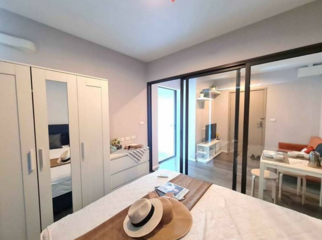 ให้เช่าห้องพร้อมเฟอร์และเครื่องใช้ไฟฟ้ามีเครื่องซักผ้า สอบถามแอด Line ID : Smile-easy ที่ เดอะ สเตจ เตาปูน - อินเตอร์เชนจ์