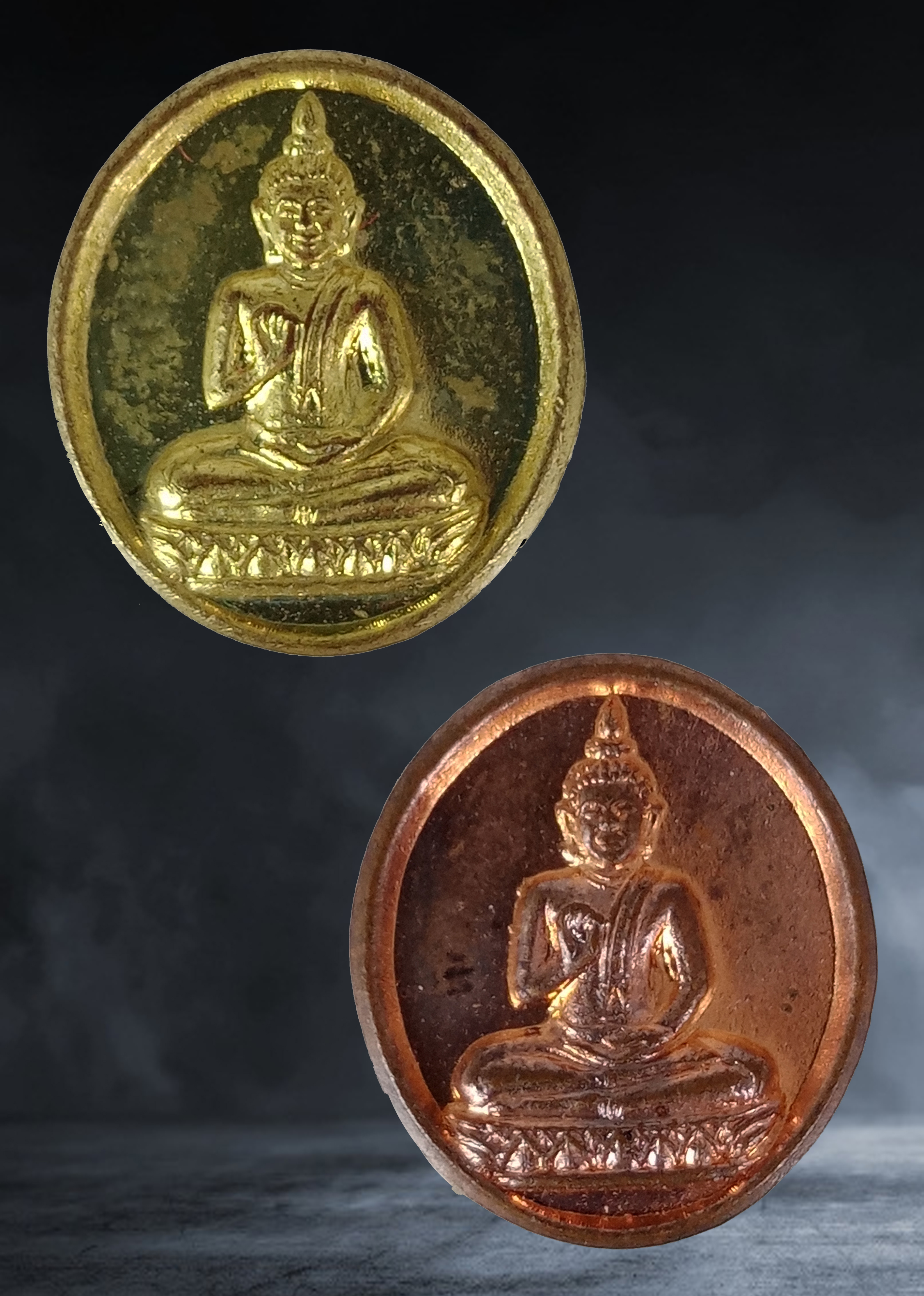 เหรียญเม็ดกระดุม พระประทานพร (สุริยัน จันทรา) หลวงปู่สุภา วัดเขารัง จ.ภูเก็ต เนื้อทองแดง+ทองเหลือง ปี ๒๕๔๗