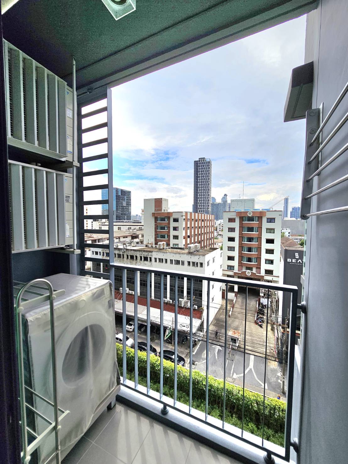 ให้เช่าห้องน่าอยู่ตกแต่งครบมีเครื่องซักผ้า BTS บางจาก สอบถามแอด Line ID : Smile-easy ที่ IDEO Sukhumvit 93