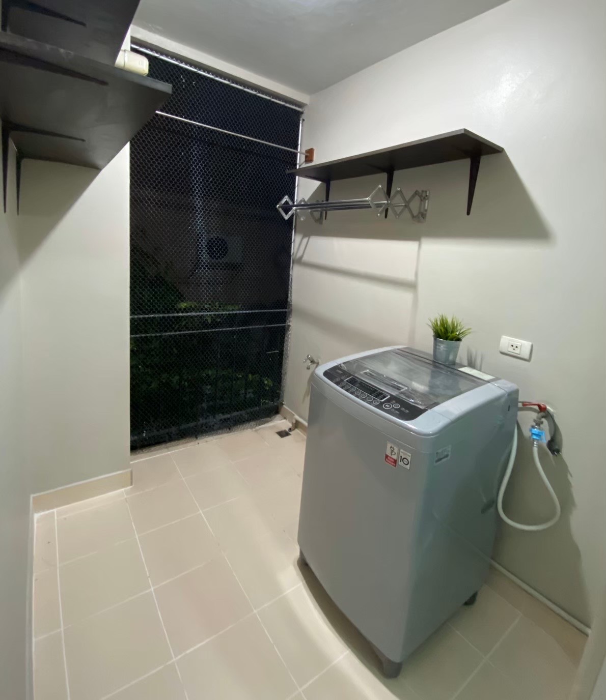 ให้เช่า Zenith Place @ Huay Kwang (ซีนิธ เพลส แอท ห้วยขวาง) ห้องสวยมีเครื่องซักผ้า