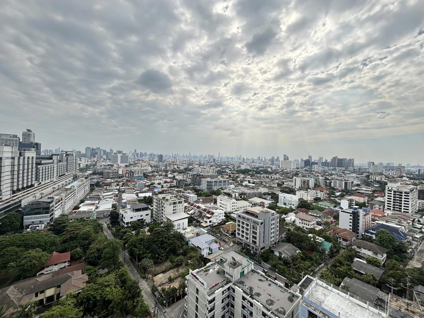 ให้เช่าคอนโด Whizdom Avenue Ratchada - Ladprao (วิซดอม อเวนิว รัชดา - ลาดพร้าว) - ตกแต่งเฟอร์ครบ - การเดินทาง: ติด MRT ลาดพร้าว