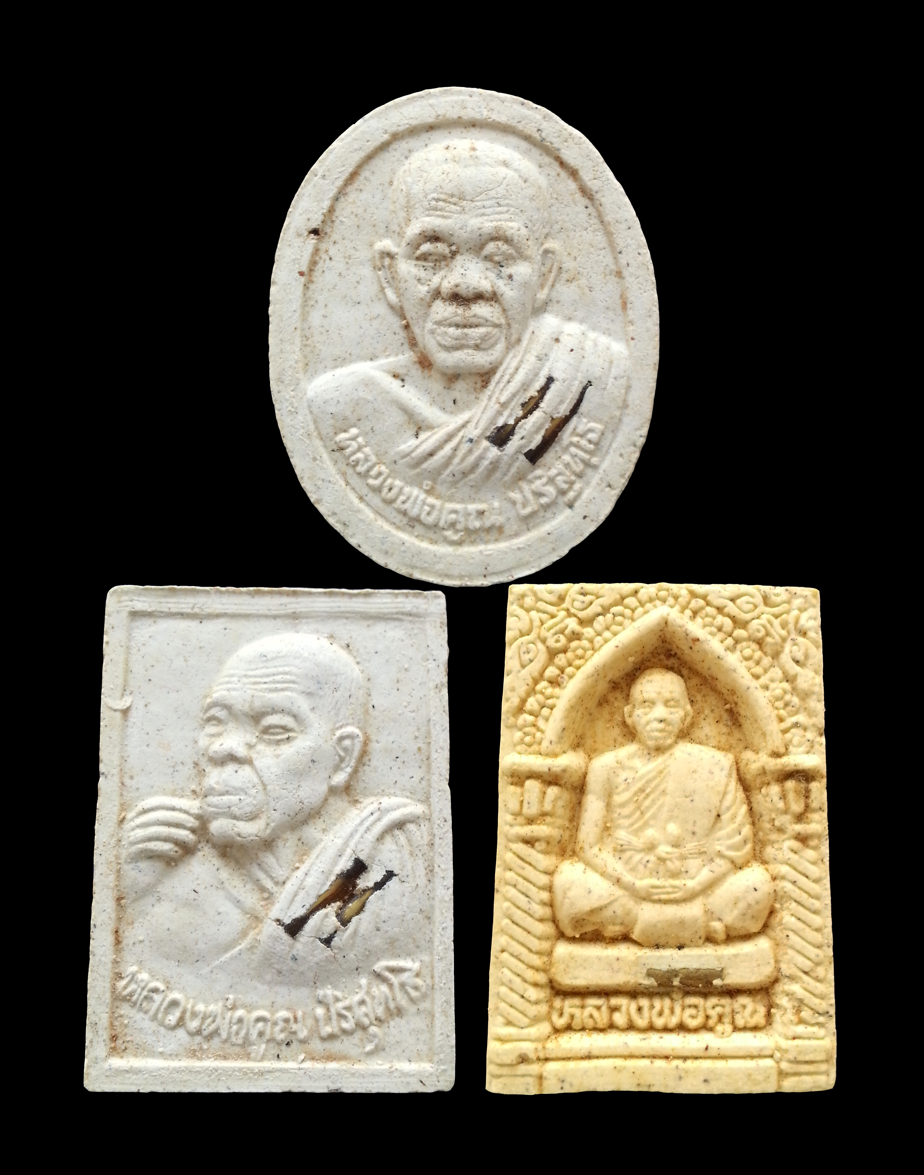 พระผงรูปเหมือน 3 พิมพ์ หลวงพ่อคูณ วัดบ้านไร่ จ.นครราชสีมา รุ่นคูณบารมี-กูให้สร้าง ชุดกรรมการ เนื้อผงพุทธคุณฝังตะกรุด ปี ๒๕๓๗