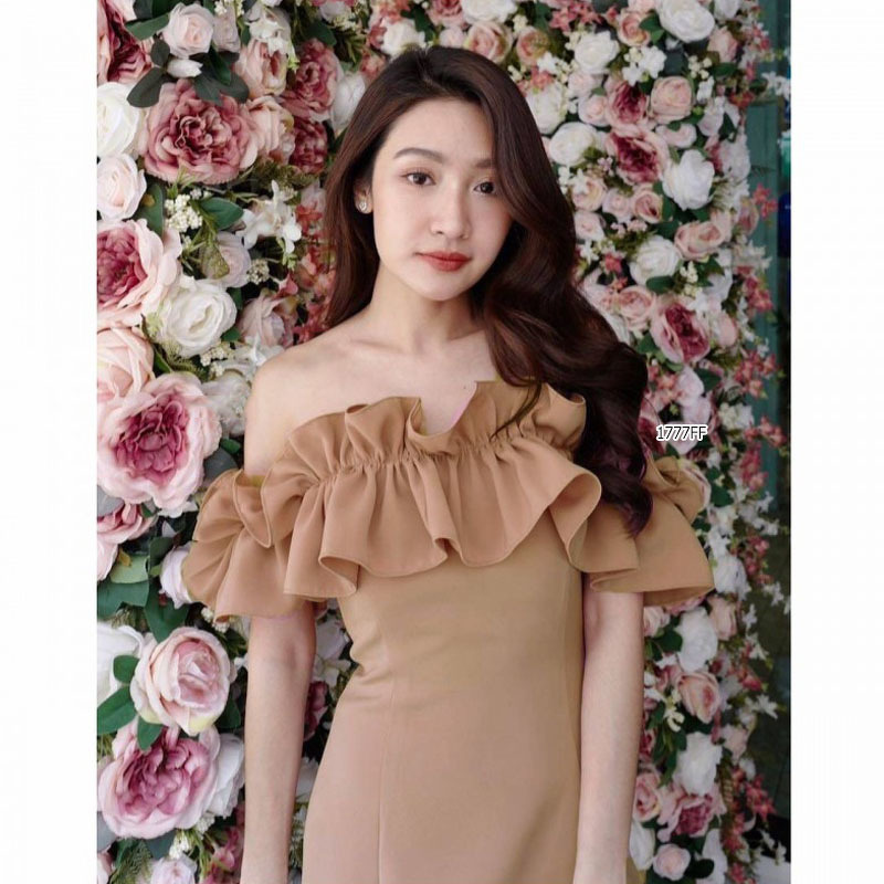 kudapy เดรสปาดไหล่ ระบายรอบน่ารัก แอบเซ็กซี่ งานมีซิปซ่อนหลัง ตีเกล็ดหน้าหลัง เอวไม่สม็อค ทรงเข้ารูป