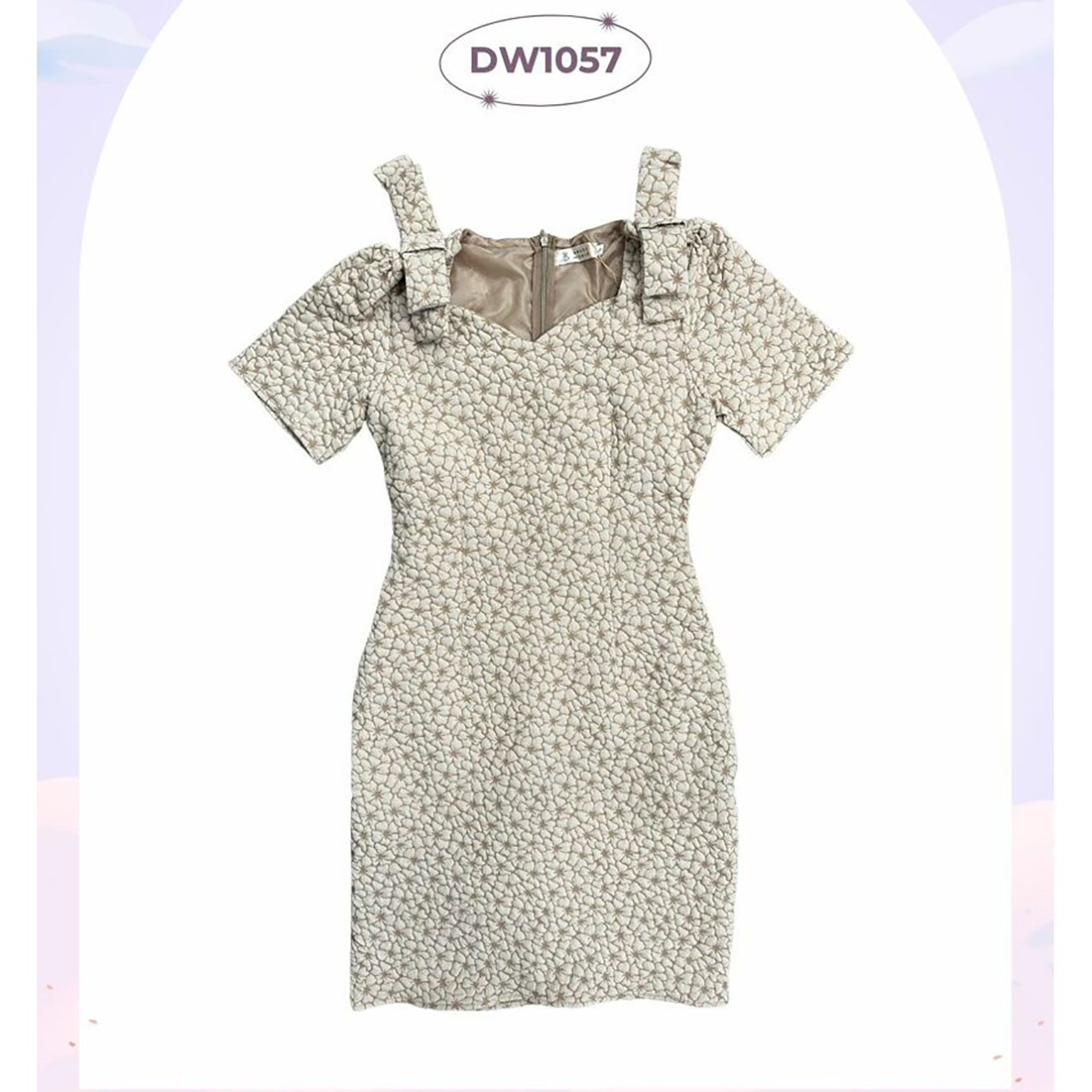 kudapy เดรสสั้นสีชมพู/สีเขียว/สีน้ำตาล ผ้าทอนูนลายดอกแต่งโบว์ไหล่