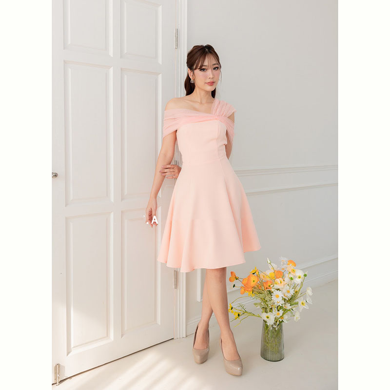 kudapy เดรสสั้นสีเขียว/สีฟ้า/สีกรม พรางช่วงแขนแบบดีงามไม่เยอะไป กระโปรงบาน ทรงน่ารักมาก แถมพรางสะโพกได้ด้วย