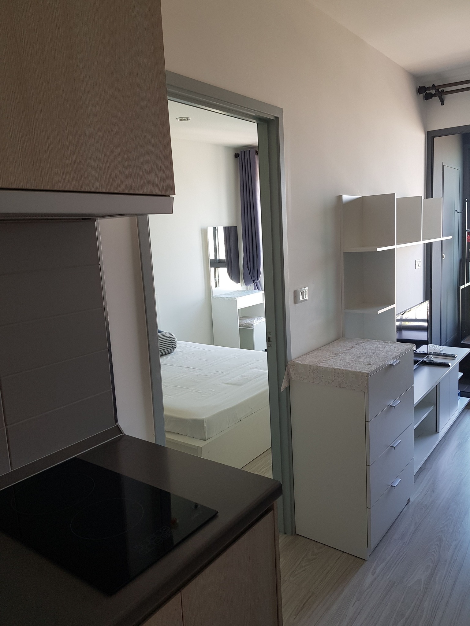 ให้เช่าคอนโด IDEO Mobi Sukhumvit Eastgate (ไอดีโอ โมบิ สุขุมวิท อีสท์เกต) High Rise โซนพื้นที่ BTS บางนา ห้องแบบ 1ห้องนอน 1ห้องน้ำ ขนาดห้อง 30 ตรม. ชั้น 22