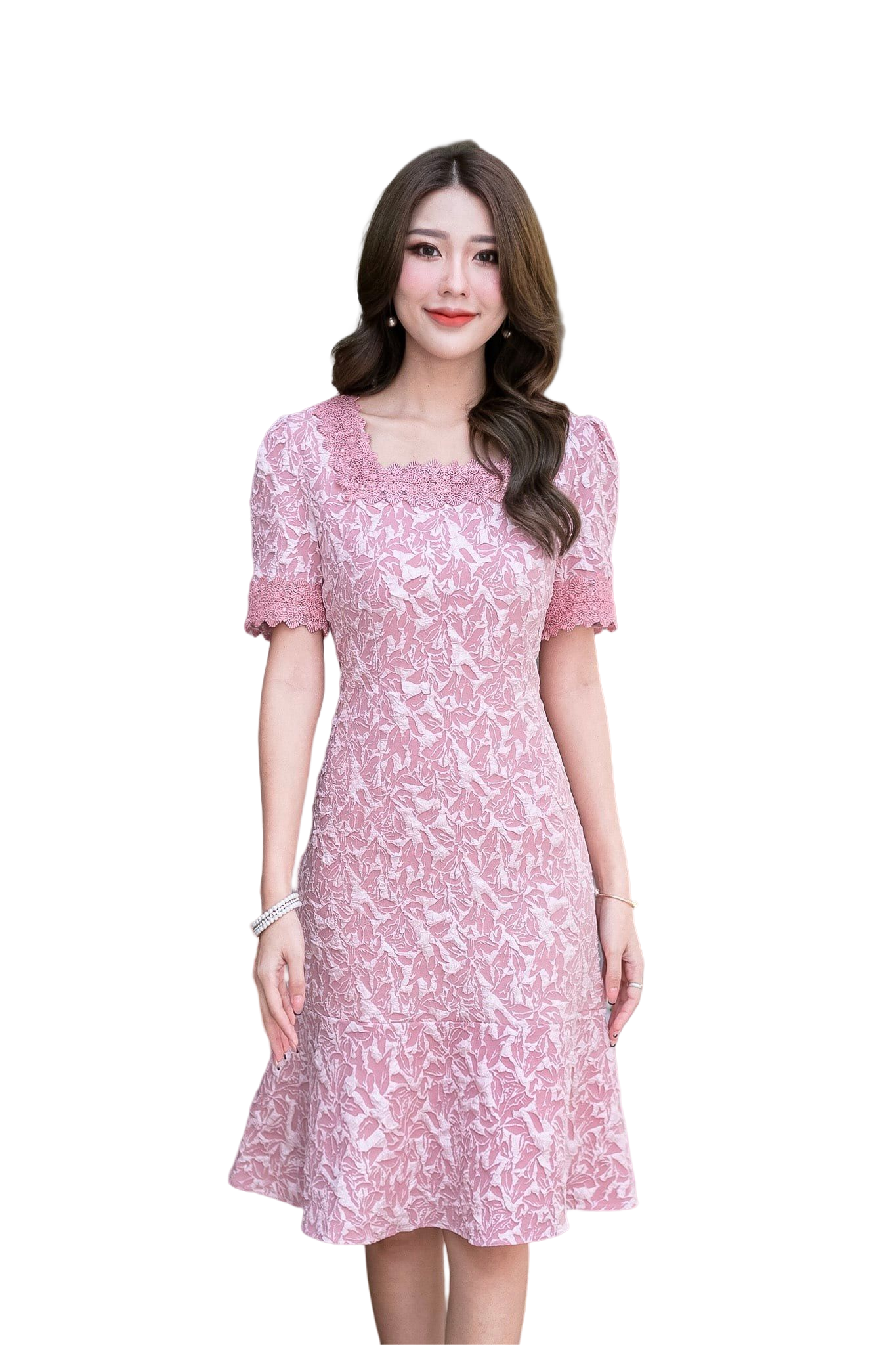 kudapy เดรสสั้นคอเหลี่ยมทรงเนื้อนูนสีชมพูกะปี ,สีชมพูอ่อน เนื้อดีผ้าไม่หนาน้าา นิ่มใส่สบาย งานลายผ้านูนสามมิติสวยหวานมาก