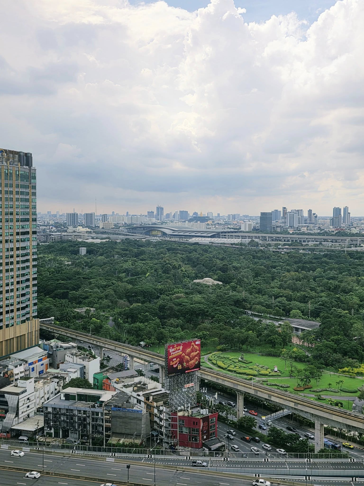 ชื่อโครงการ The Saint Residences (เดอะ เซนต์ เรสซิเดนซ์) ให้เช่า 2นอน 2น้ำ ขนาด 57 ตรม ชั้น 28 ราคา 26,500