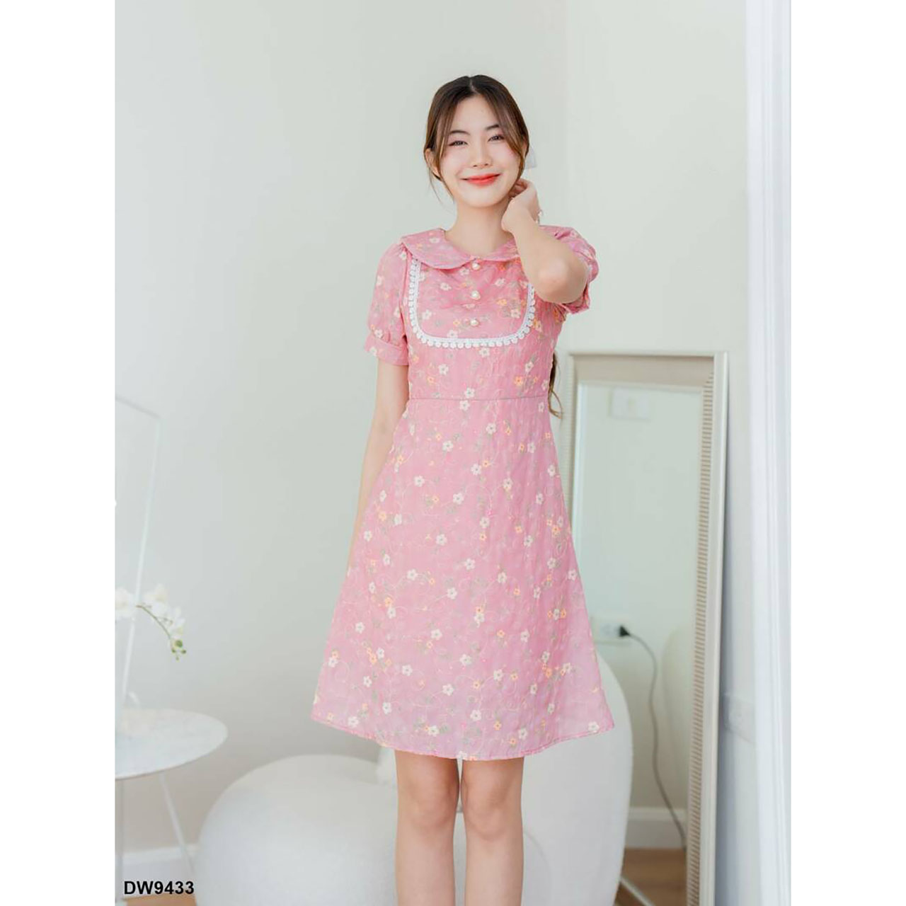 kudapy เดรสสั้นสีขาว/สีชมพู/สีแดง ทรงบานลายดอกคอกปก