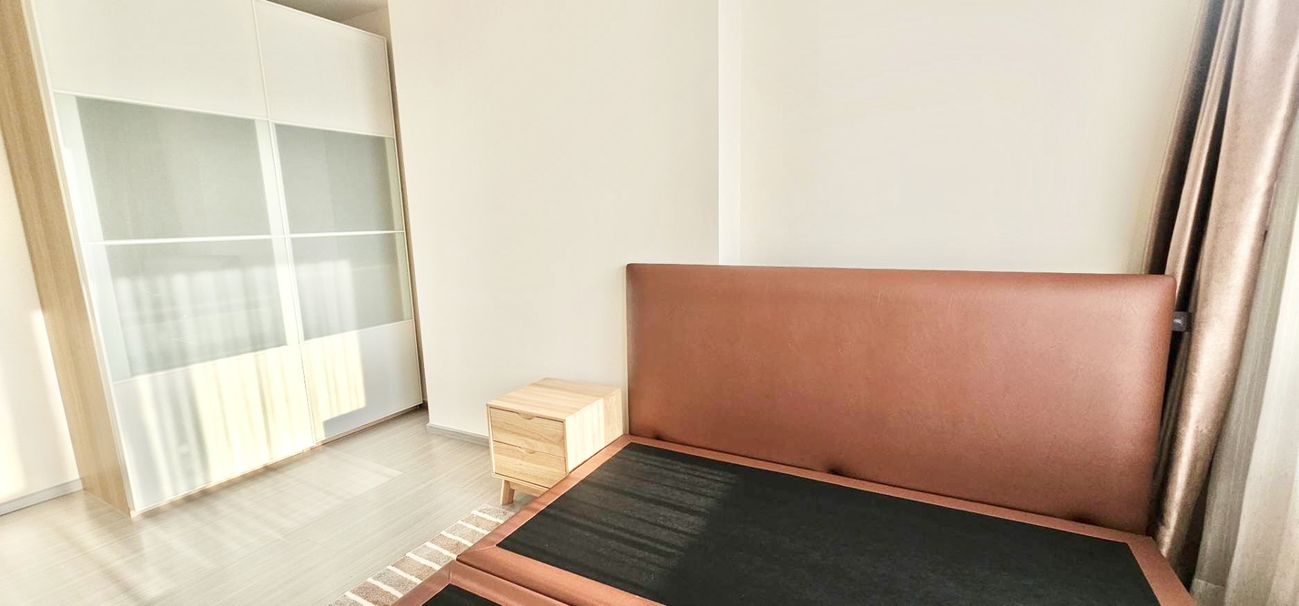 ให้เช่าคอนโด Aspire Sathorn - Ratchapruek (แอสปาย สาทร - ราชพฤกษ์) - 2ห้องนอน renovated ใหม่พร้อมเข้าอยู่ - การเดินทาง: รถไฟฟ้า BTS MRT บางหว้า 350 เมตร สามารถเดิน SKYWALK จากสถานีมาลงหน้าคอนโดได้เลย