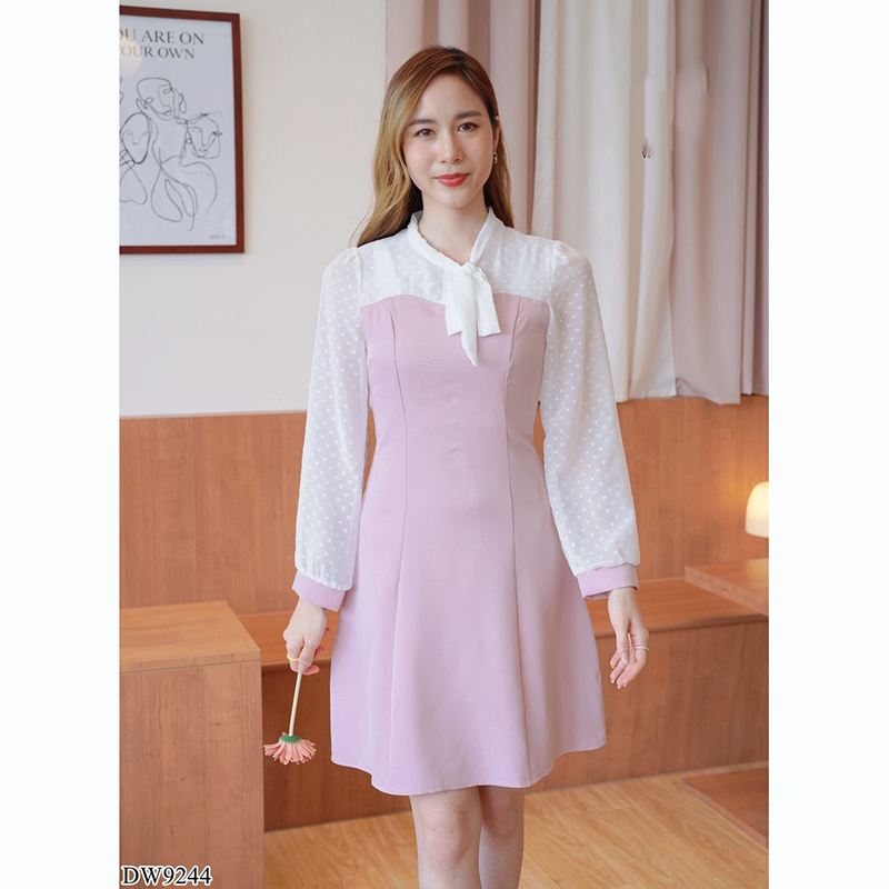 kudapy เดรสสั้นสีน้ำตาล/สีดำ/สีชมพู แขนยาวชีฟองลายนูนแต่งโบว์สวยดูดี