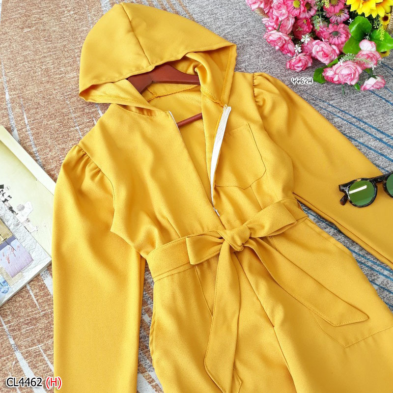 kudapy จั้มสูทสีดำ/สีเหลือง/สีกรม/สีเขียว ทรงสวย แขนยาว สีพื้น งานเนื้อผ้าซ่าร่ามีซิปอก มีฮู้ดคลุม